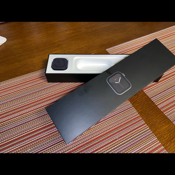 Series 5 Apple watch 40mm